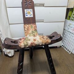 工芸品　テーブルと椅子２脚の画像