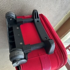 決定しました！　機内持ち込みサイズ　スーツケース　赤の画像