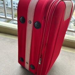 決定しました！　機内持ち込みサイズ　スーツケース　赤の画像