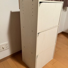 収納3段カラーボックス　扉付きの画像