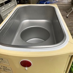 【日立】冷水専用 ウォータークーラー 「中古」RW-128B 排水ホース付き ワンタッチレバー式 単相100V 貯水式 卓上形の画像