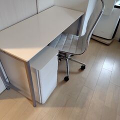 イス、引き出し付き　オフィス家具机の画像