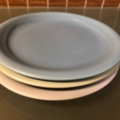 未使用品 IKEA 花柄プレート 皿 22cm 2枚 + おまけ大皿+ サントリー小皿3枚の画像