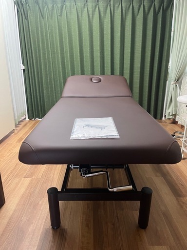 手動昇降リクライニングマッサージベッド (有孔) ブラウン