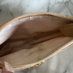 DIORディオールポーチと鉛筆削りの画像