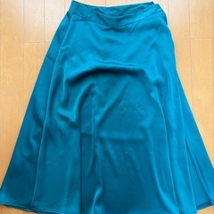 GU UNIQLO スカート　グリーン系の画像
