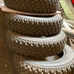 スパイクタイヤ145/80R13
の画像