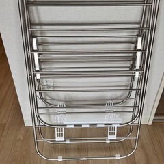 【無料、直接引き取り限定】室内用 折りたたみ式物干しスタンド の画像