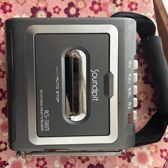 アンティークラジカセです。台所に置いて音楽など聴きながら料理をするにはちょうど良いと思います。の画像