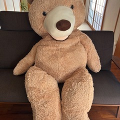 大きいクマのぬいぐるみの画像