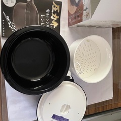 電子レンジ用炊飯器の画像