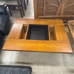 木製テーブル の画像