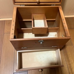 リサイクル化粧道具入れの画像
