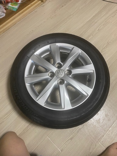 トヨタアクア、純正ホイール・タイヤ4本セット