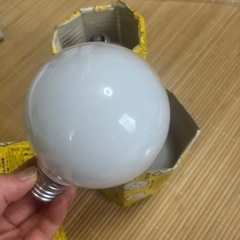 無料！お譲りいたします 新品 TOSHIBA 電球  ホワイトボール 3つの画像