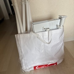 無料です‼️)突っ張り棒と棚板の画像