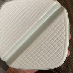 陶器のタッパーの画像
