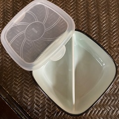 陶器のタッパーの画像