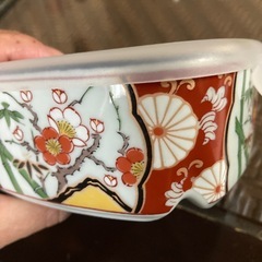 陶器のタッパーの画像