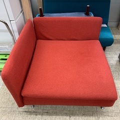【ジモティー割引で最大15％OFF⭐️】 IKEAコーナーソファー 赤 クッション付きの画像