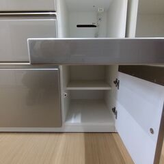 リユースのサカイ浦和店【E477】★食器棚 2枚扉 アルミナ2の画像