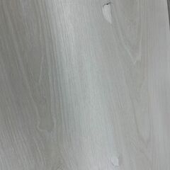 ジモティー割引🏷️【ジャングルジャングル岸和田和泉インター店】テーブル ホワイト 天板キズ有 和泉市 堺市 岸和田市 泉大津市 高石市 泉北郡熊取町の画像