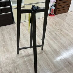 ジモティー割引🏷️【ジャングルジャングル岸和田和泉インター店】木製イーゼル  和泉市 堺市 岸和田市 泉大津市 高石市 泉北郡熊取町の画像