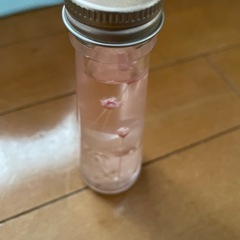 オイルに入っているドライフラワーの画像