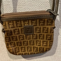 FENDIのポシェットの画像
