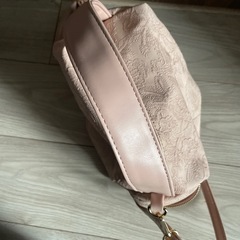 【ジャンク品】ピンク🩷ゴールドがポイント✨のショルダーバッグの画像