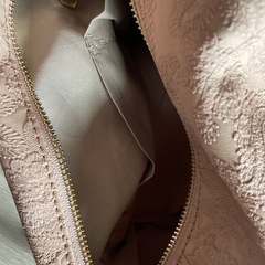 【ジャンク品】ピンク🩷ゴールドがポイント✨のショルダーバッグの画像