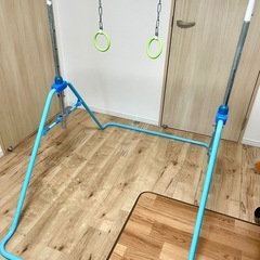 子供用鉄棒　ブランコ、吊り輪付きの画像