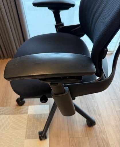 スチールケース Leap Chair v2 inブラック オフィスチェア デスクチェア