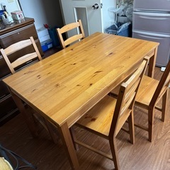 IKEAダイニングテーブルの画像
