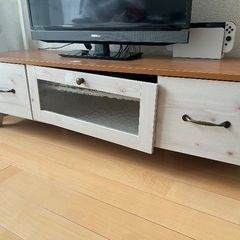 テレビボードの画像