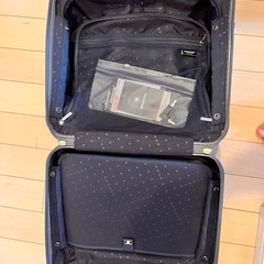 機内持ち込みサイズスーツケースの画像