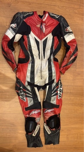 レーシングスーツ