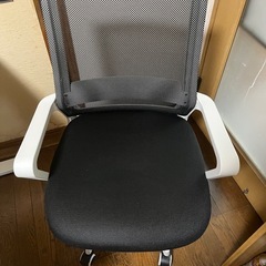 電動昇降式デスクと椅子 の画像