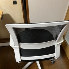 電動昇降式デスクと椅子 の画像