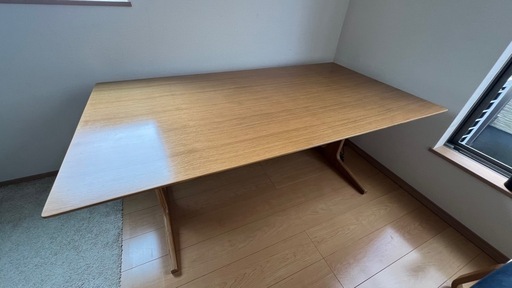 無印良品リビングでもダイニングでもつかえるテーブル　オーク材１５０×８０×６０
