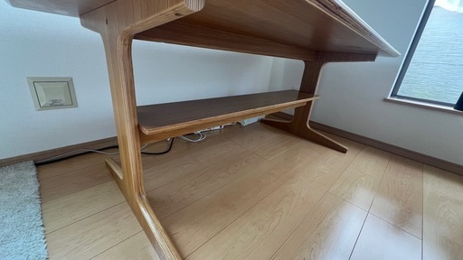 無印良品リビングでもダイニングでもつかえるテーブル　オーク材１５０×８０×６０
