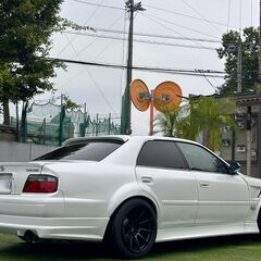ローンは毎月34,400円～　トヨタ　チェイサー　ツアラーV　オーリンズ車高調　１８インチアルミホイール　５ＭＴ載替公認車　オーリンズ車高調　タイベル交換済　スープラ用ブレーキ　Ｄｅｆｉブースト水温油温メーター　Ｇｒｅｄｄｙブーストコントローラー　ナルディステアリング　ＴＲＤタワーバーの画像