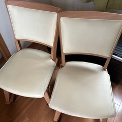 キャスター付き回転式ダイニングチェアー2脚組の画像