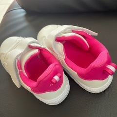 子供用スニーカーの画像