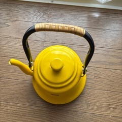 ホーローのケトルの画像