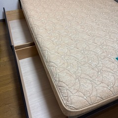 ダブルベッドの画像