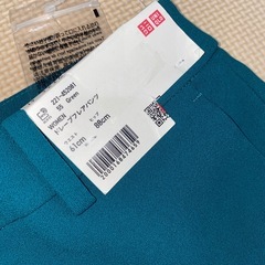 新品ユニクロフレアパンツの画像