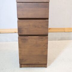 HOTTA WOODY(堀田木工所)のアールデザインシリーズ デスクサイドラックです。アルダー材の柔らかな質感が優しい印象の収納ラック。シェルフとチェストが組み合わさった収納量豊富で便利なデザイン♪の画像