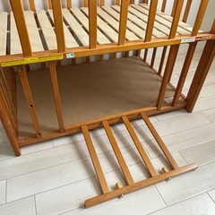【無料】木製ベビーベッドの画像