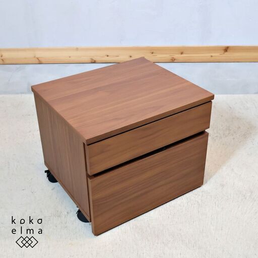 dinos(ディノス)のUrthr(ウルズ) ウォールナット プリンターカートです。書斎のデスク周りやリビングでも使えるチェストワゴン。コンパクトで使い勝手の良いサイズ感です♪